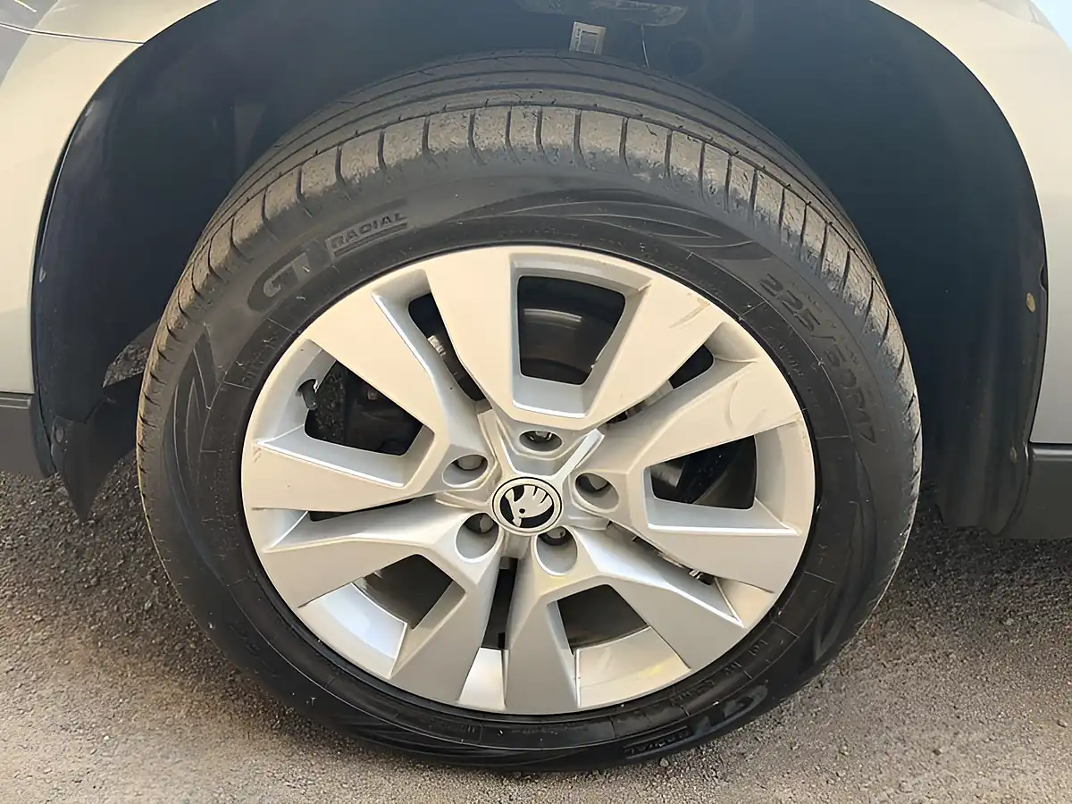 Used 2016 Skoda Yeti Outdoor Se L Grey - Interior and Exterior details 9