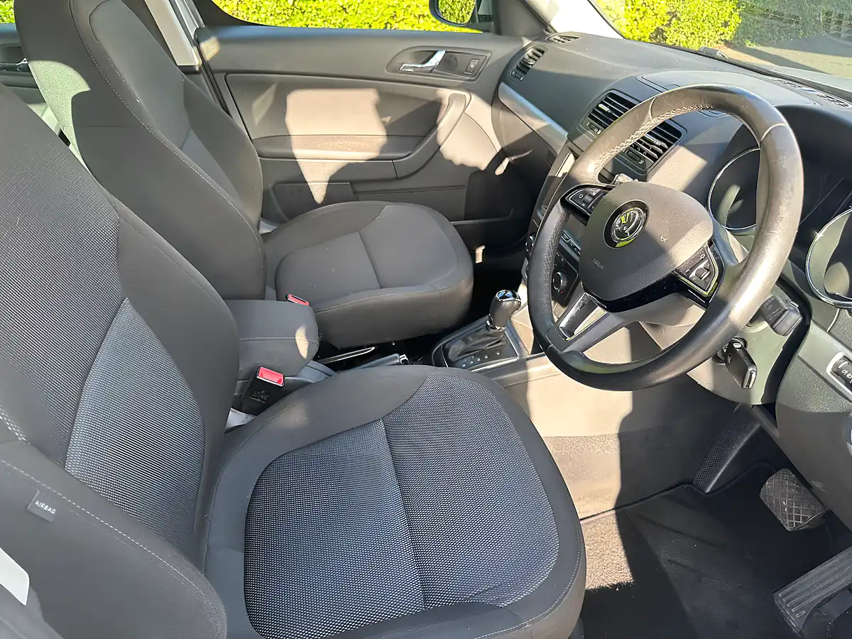 Used 2016 Skoda Yeti Outdoor Se Silver - Interior and Exterior details 10