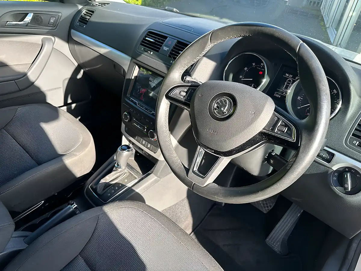 Used 2016 Skoda Yeti Outdoor Se Silver - Interior and Exterior details 11