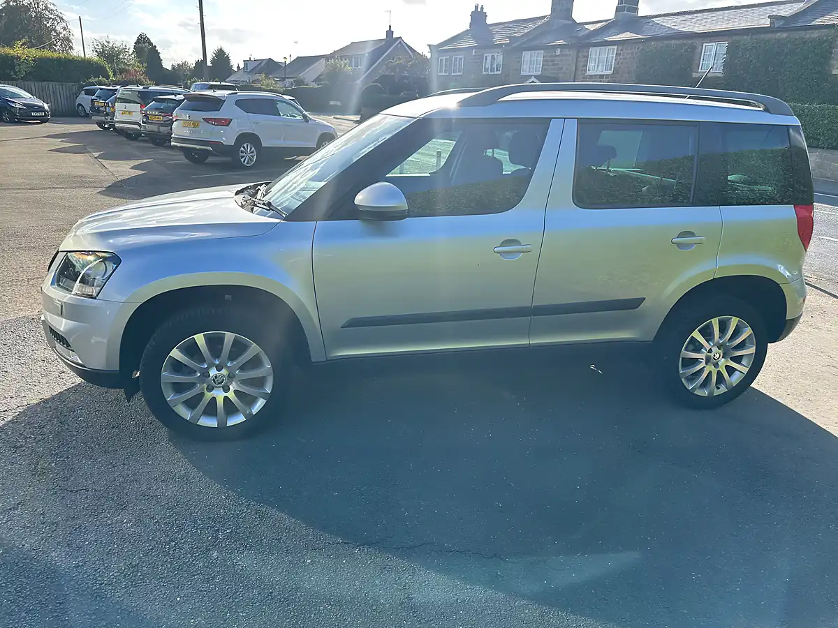 Used 2016 Skoda Yeti Outdoor Se Silver - Interior and Exterior details 4
