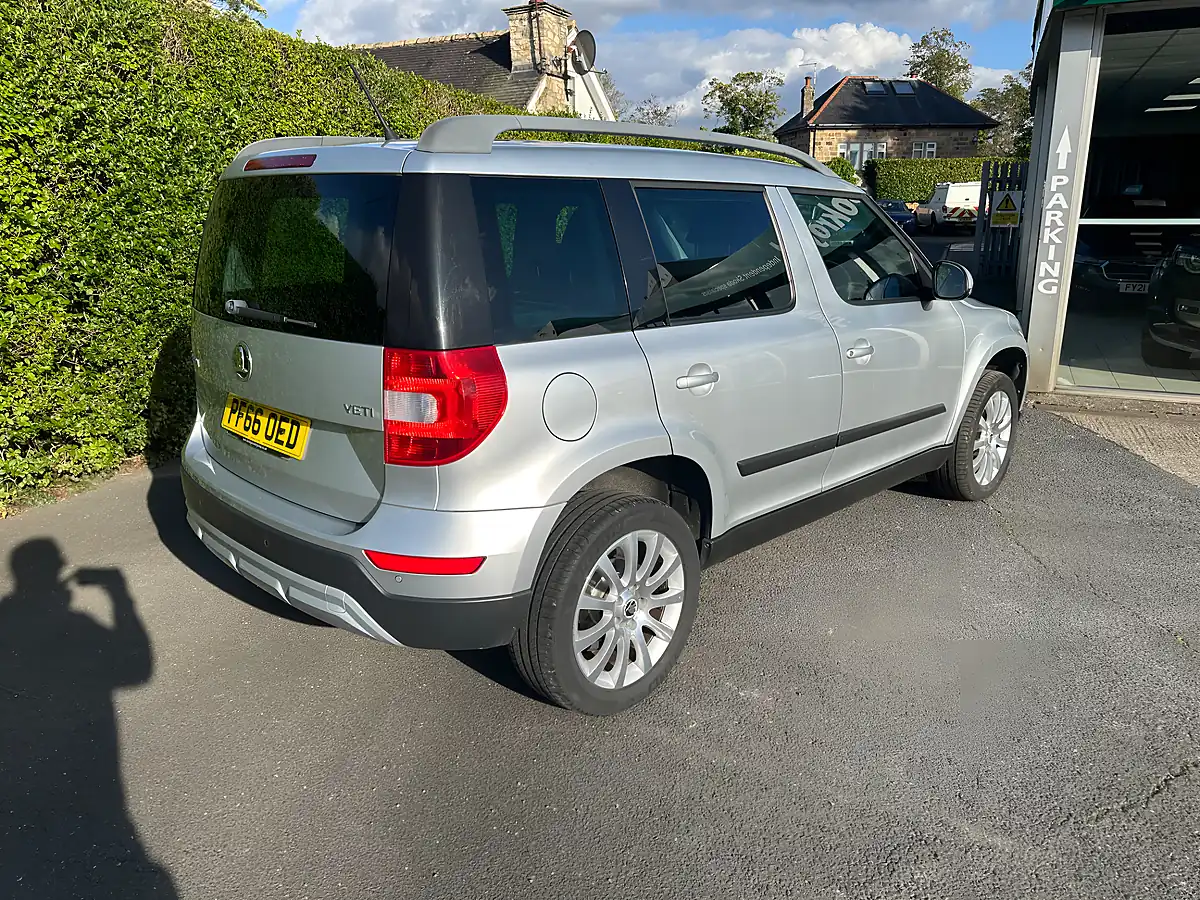 Used 2016 Skoda Yeti Outdoor Se Silver - Interior and Exterior details 7