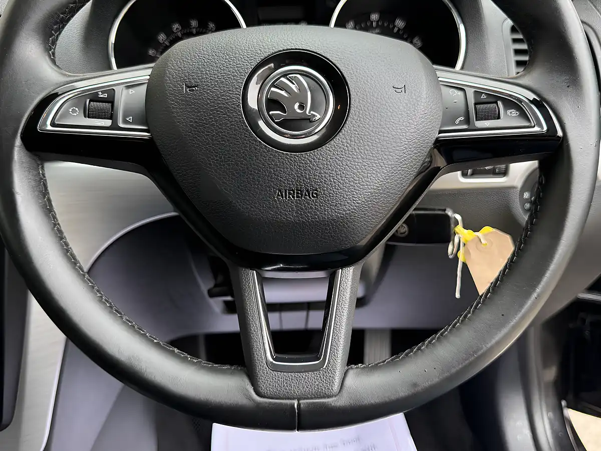 Used 2016 Skoda Yeti Se Business Black - Interior and Exterior details 16