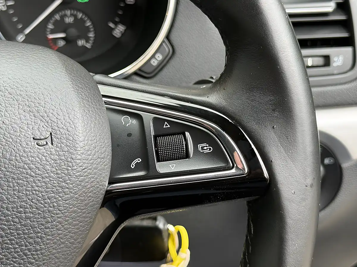 Used 2016 Skoda Yeti Se Business Black - Interior and Exterior details 17