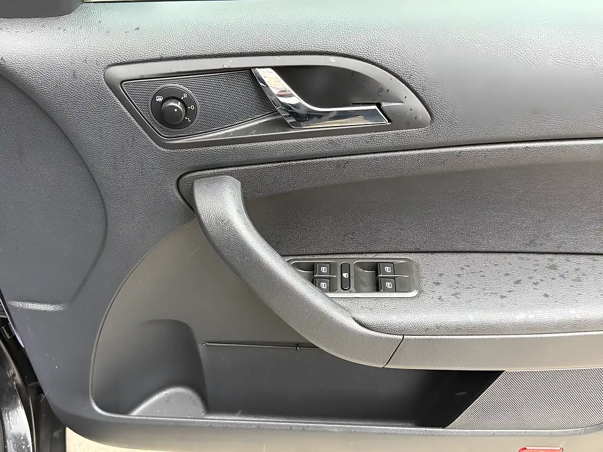 Used 2016 Skoda Yeti Se Business Black - Interior and Exterior details 19