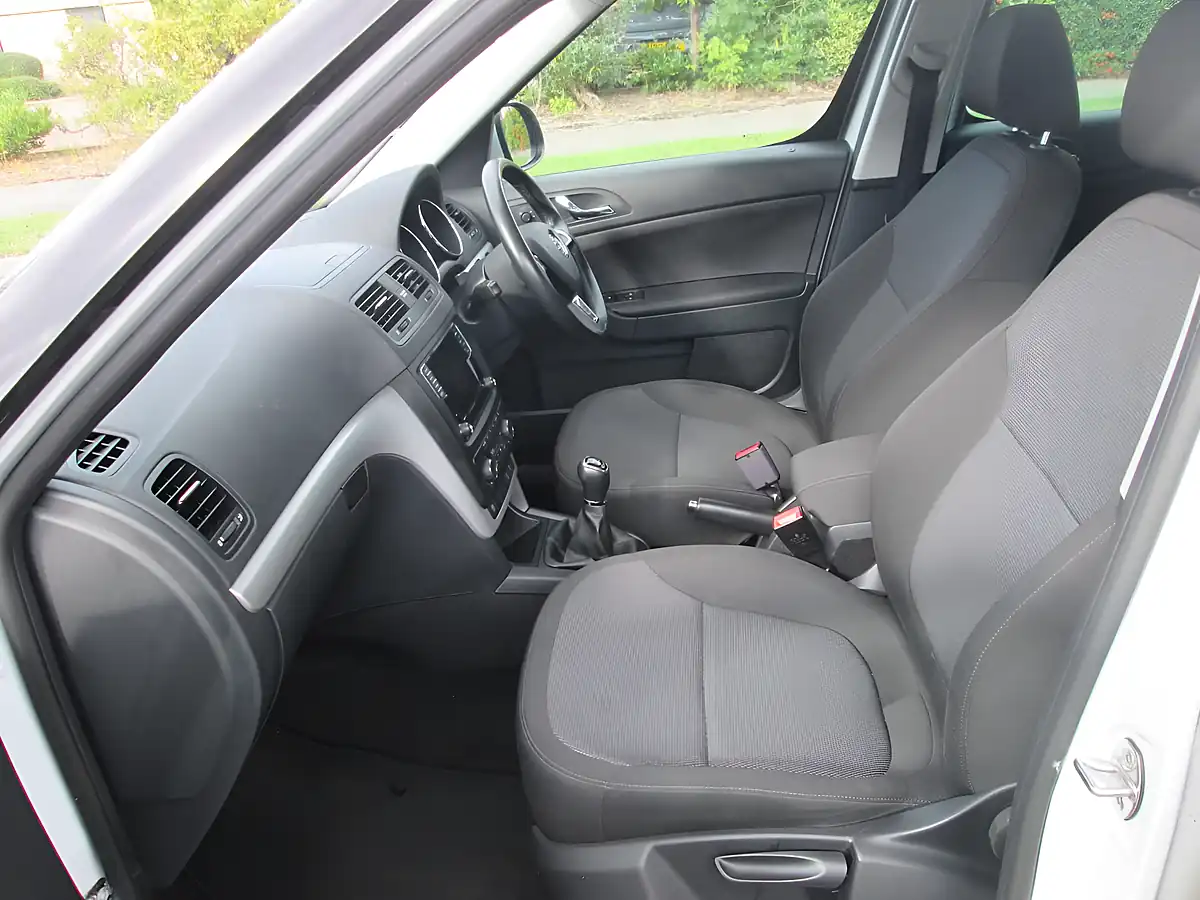 Used 2016 Skoda Yeti Se Business White - Interior and Exterior details 10
