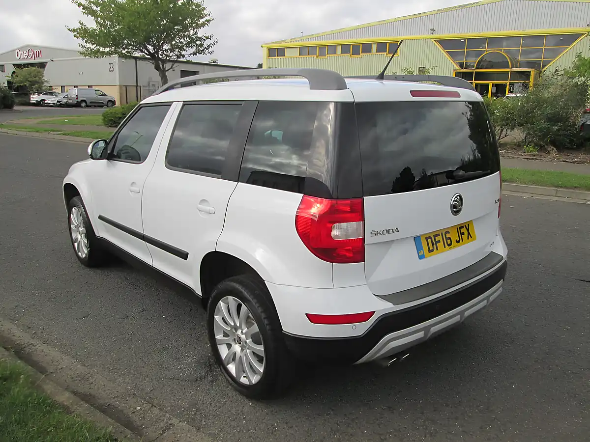 Used 2016 Skoda Yeti Se Business White - Interior and Exterior details 3