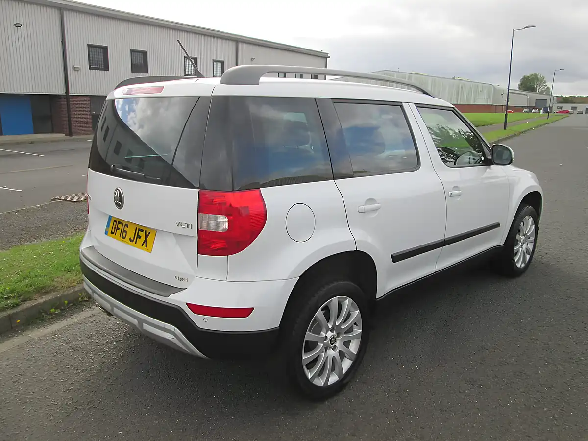 Used 2016 Skoda Yeti Se Business White - Interior and Exterior details 4