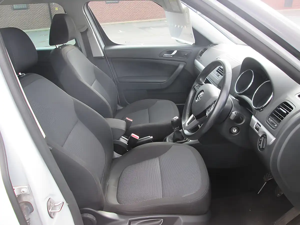 Used 2016 Skoda Yeti Se Business White - Interior and Exterior details 6