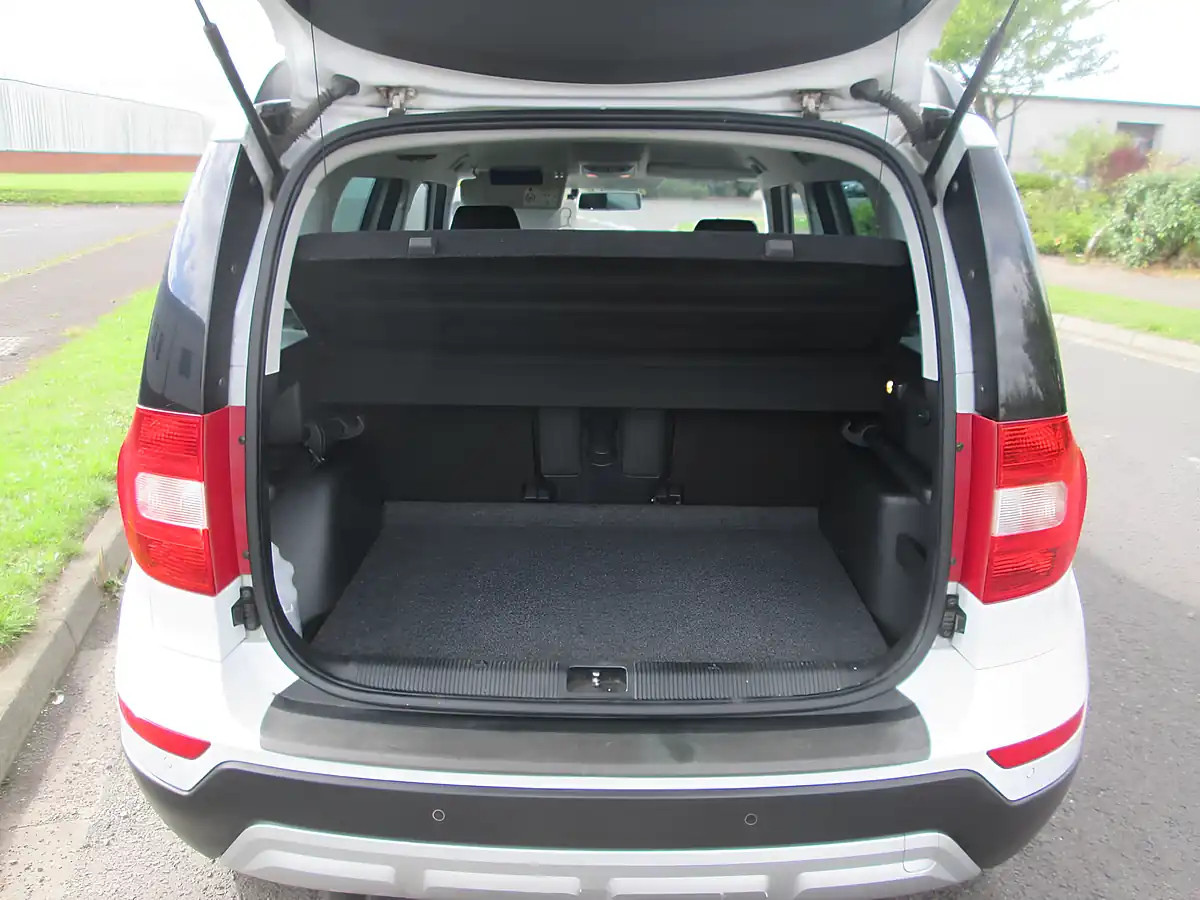 Used 2016 Skoda Yeti Se Business White - Interior and Exterior details 9