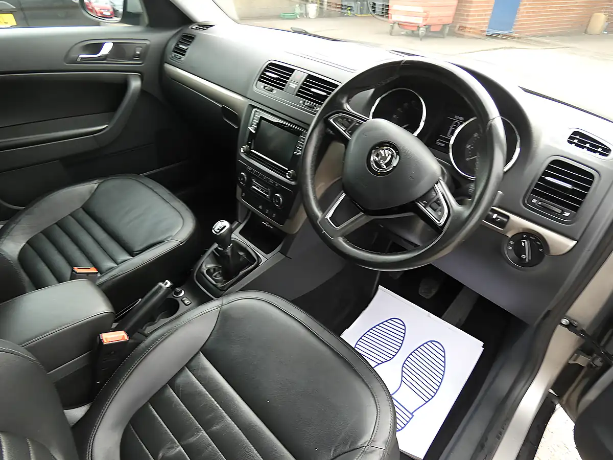 Used 2016 Skoda Yeti Se L Outdoor Beige - Interior and Exterior details 14