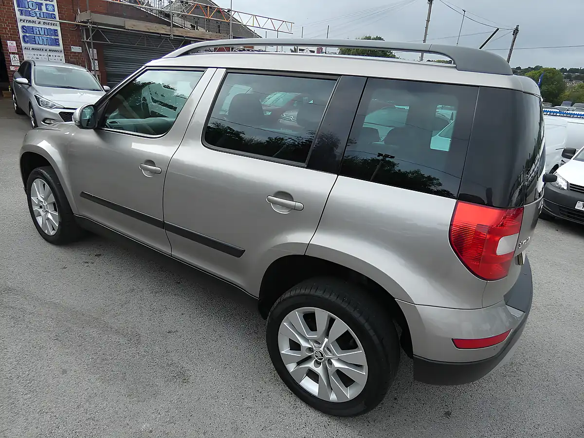 Used 2016 Skoda Yeti Se L Outdoor Beige - Interior and Exterior details 5