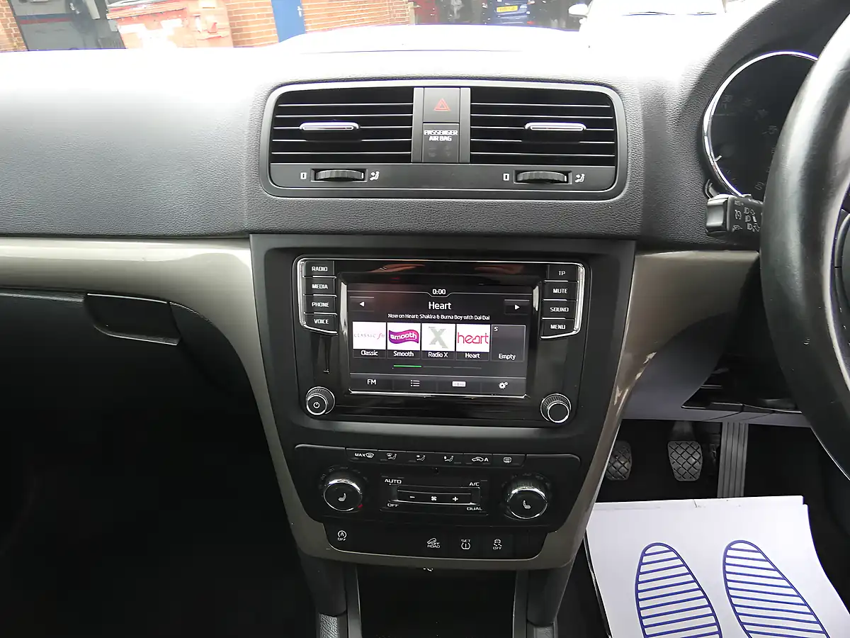 Used 2016 Skoda Yeti Se L Outdoor Beige - Interior and Exterior details 8