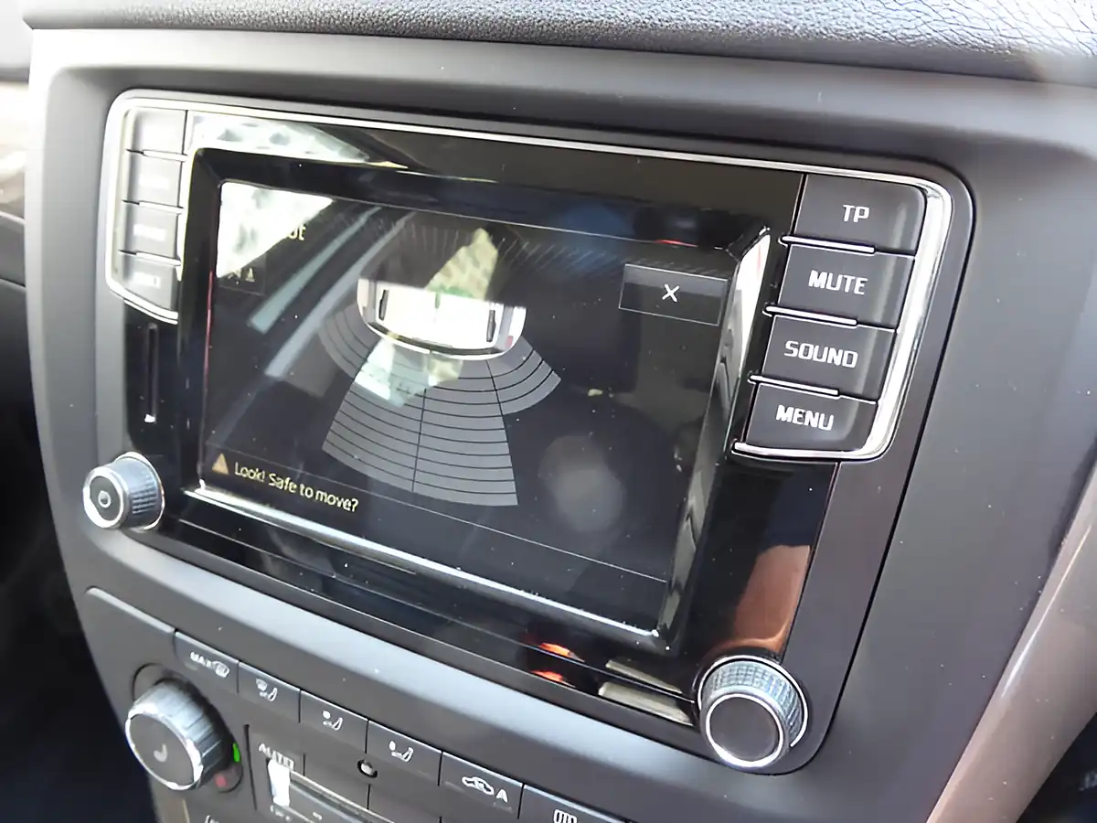 Used 2016 Skoda Yeti Se L Outdoor Green - Interior and Exterior details 14