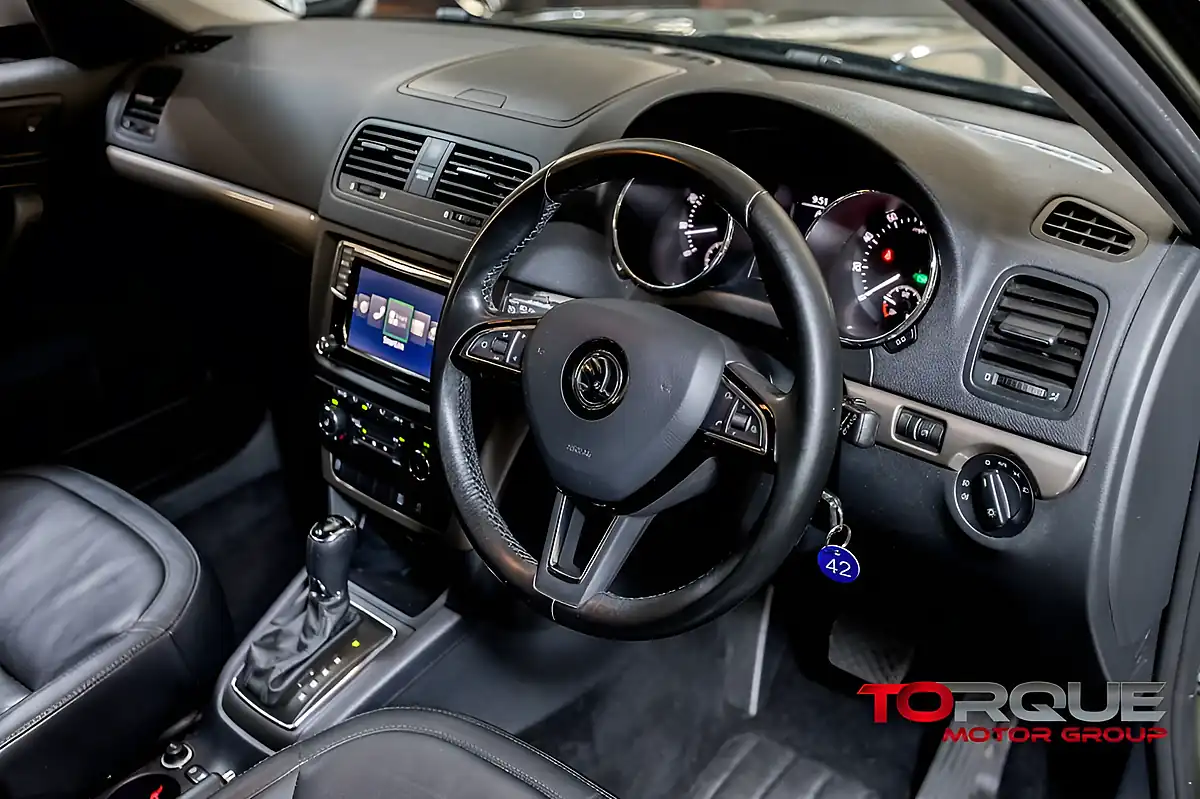 Used 2016 Skoda Yeti Se L Outdoor Green - Interior and Exterior details 17