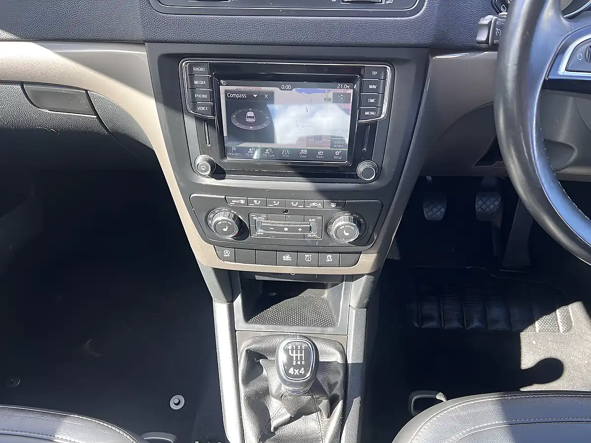Used 2016 Skoda Yeti Se L Outdoor Pacific Blue - Interior and Exterior details 12