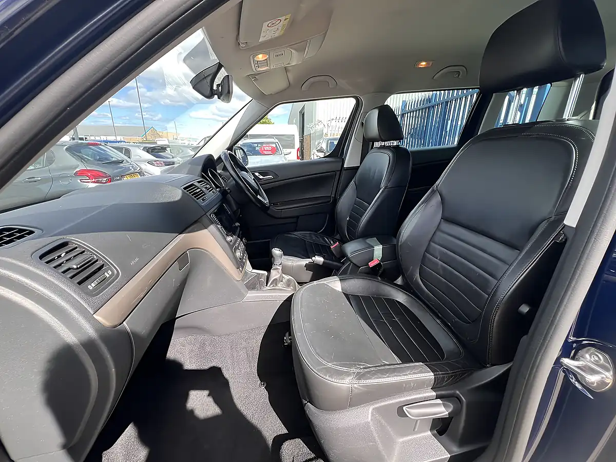 Used 2016 Skoda Yeti Se L Outdoor Pacific Blue - Interior and Exterior details 13
