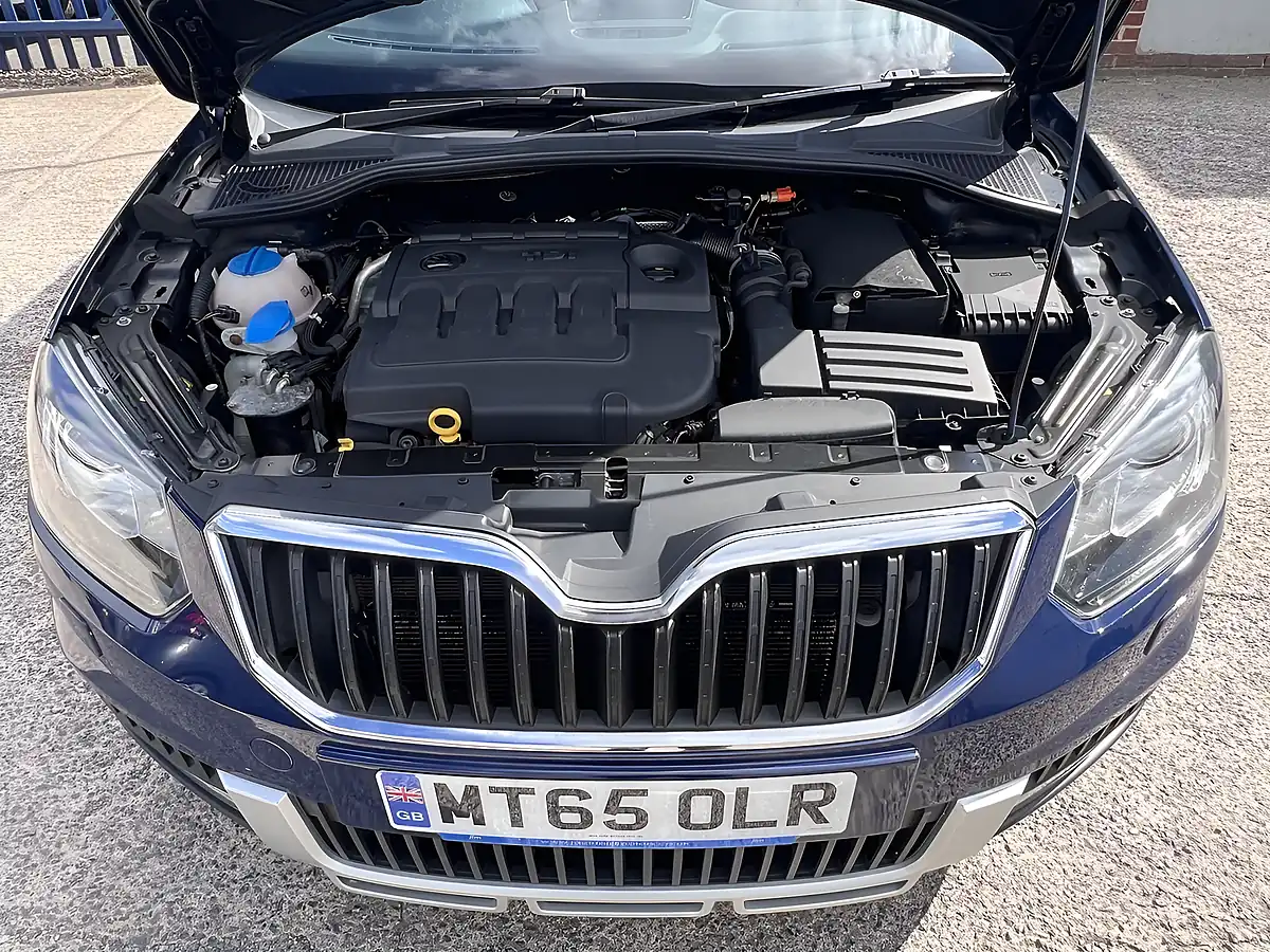Used 2016 Skoda Yeti Se L Outdoor Pacific Blue - Interior and Exterior details 18