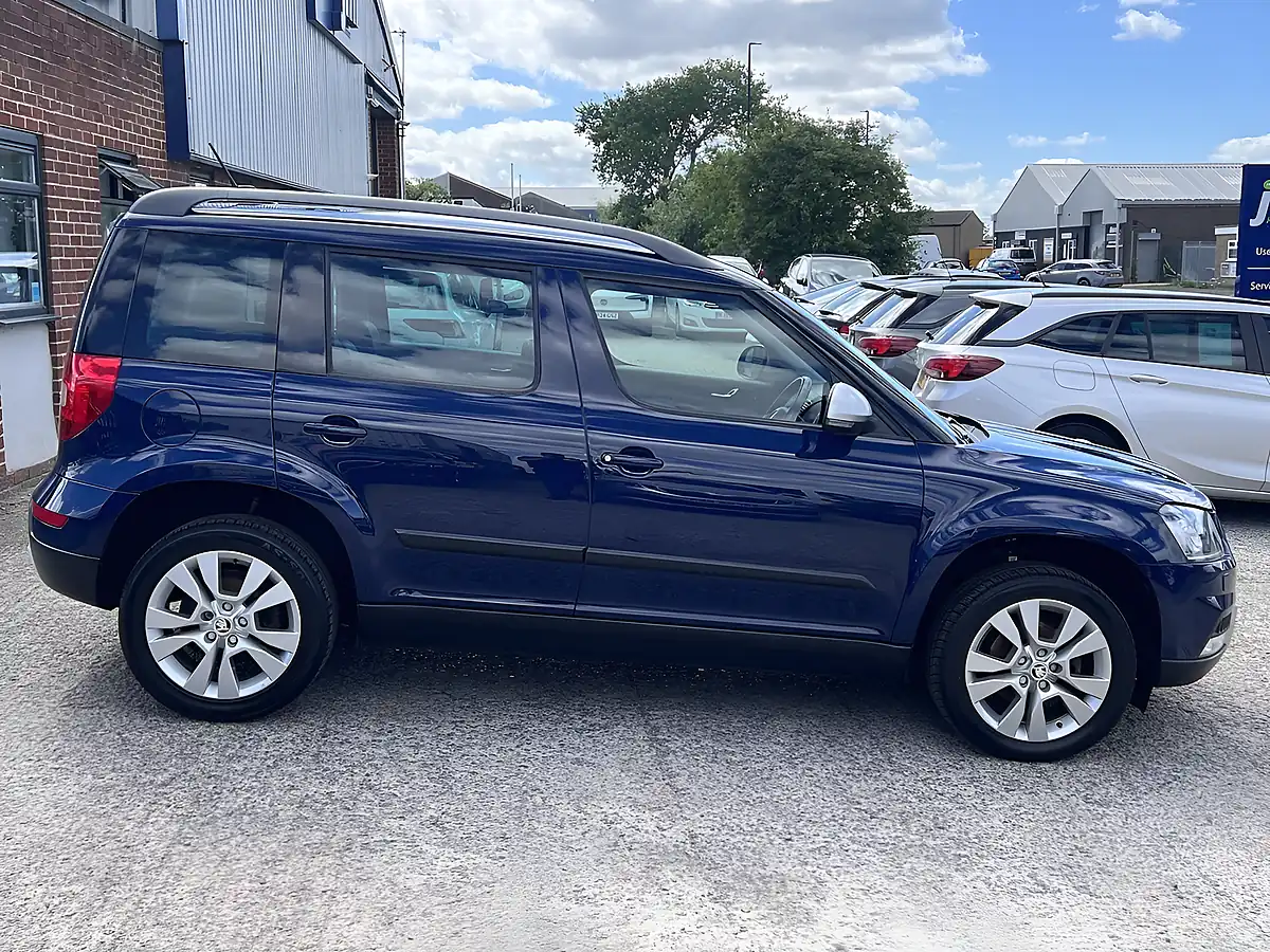 Used 2016 Skoda Yeti Se L Outdoor Pacific Blue - Interior and Exterior details 5