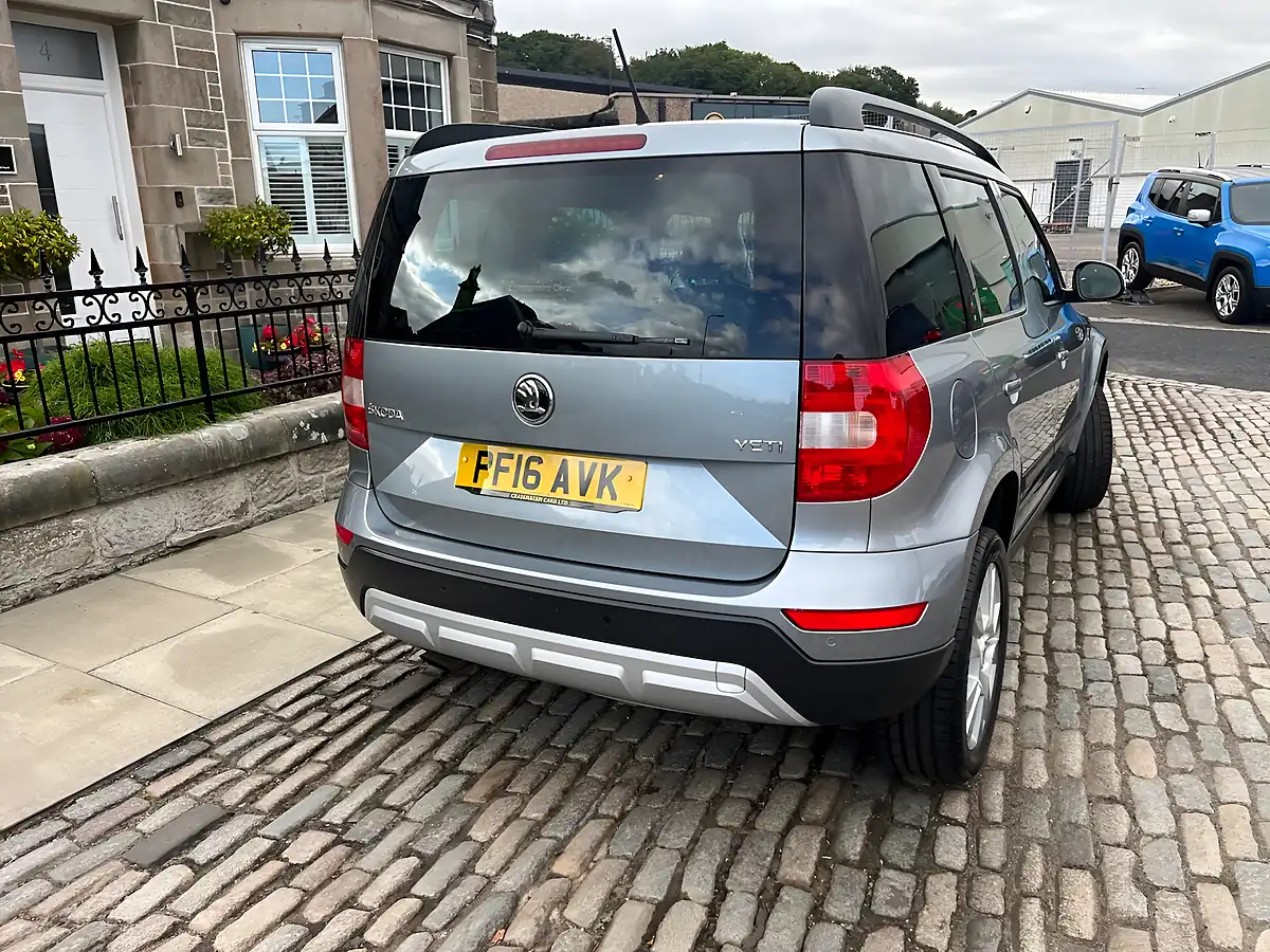 Used 2016 Skoda Yeti Se L Outdoor Quartz Grey - Interior and Exterior details 13