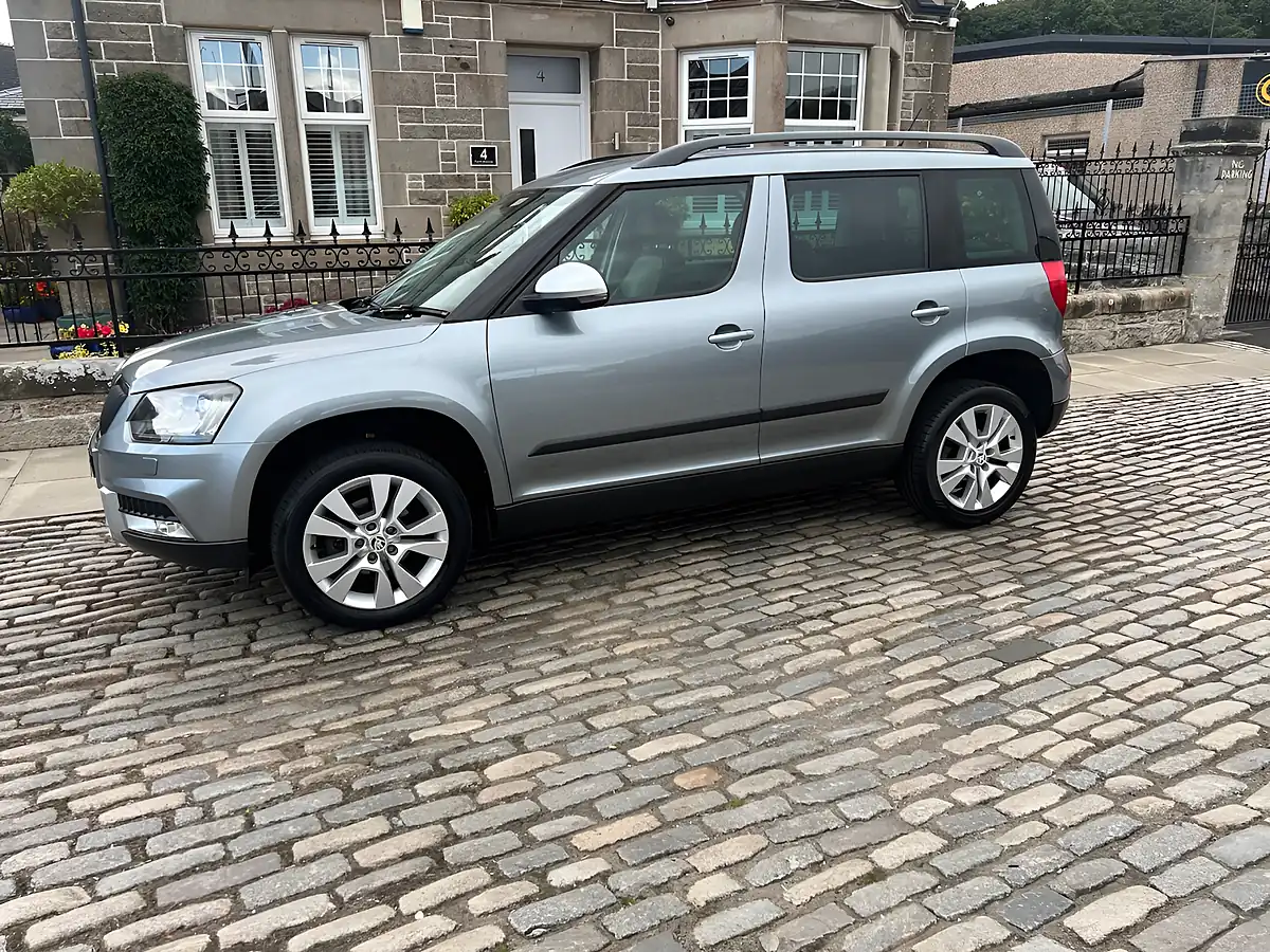 Used 2016 Skoda Yeti Se L Outdoor Quartz Grey - Interior and Exterior details 3