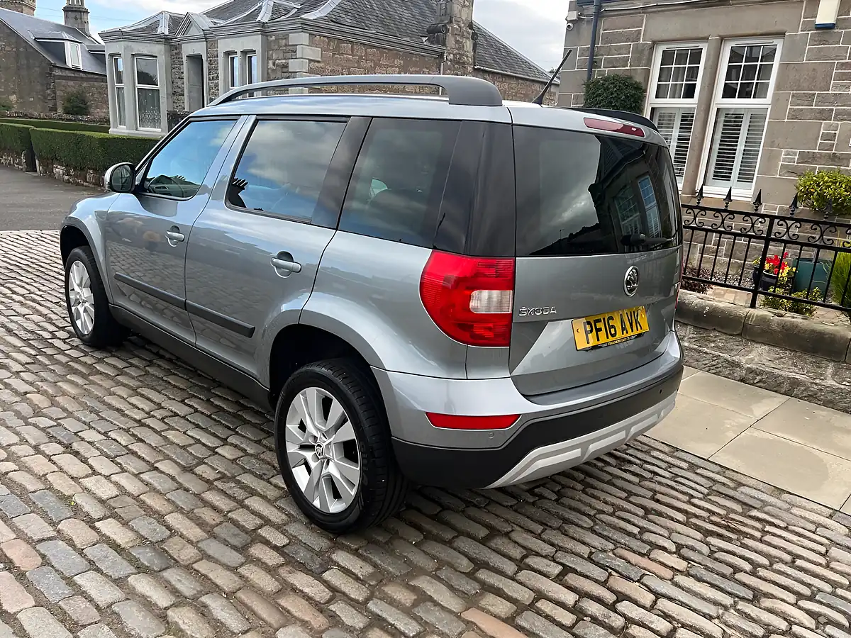 Used 2016 Skoda Yeti Se L Outdoor Quartz Grey - Interior and Exterior details 5