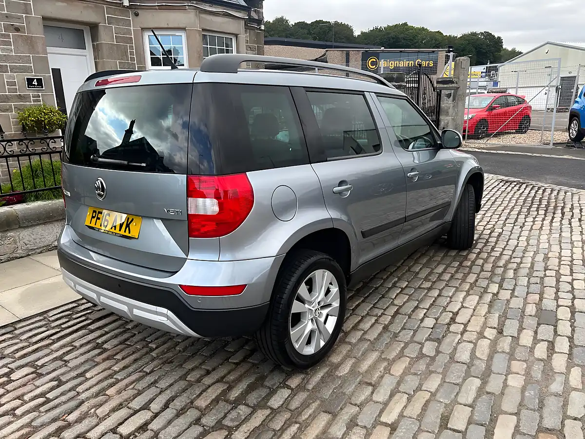Used 2016 Skoda Yeti Se L Outdoor Quartz Grey - Interior and Exterior details 6