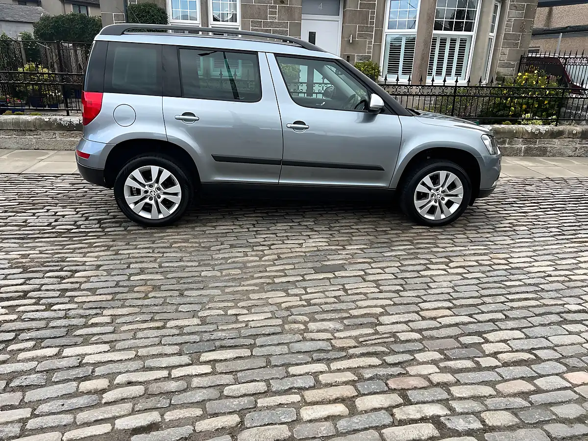 Used 2016 Skoda Yeti Se L Outdoor Quartz Grey - Interior and Exterior details 9