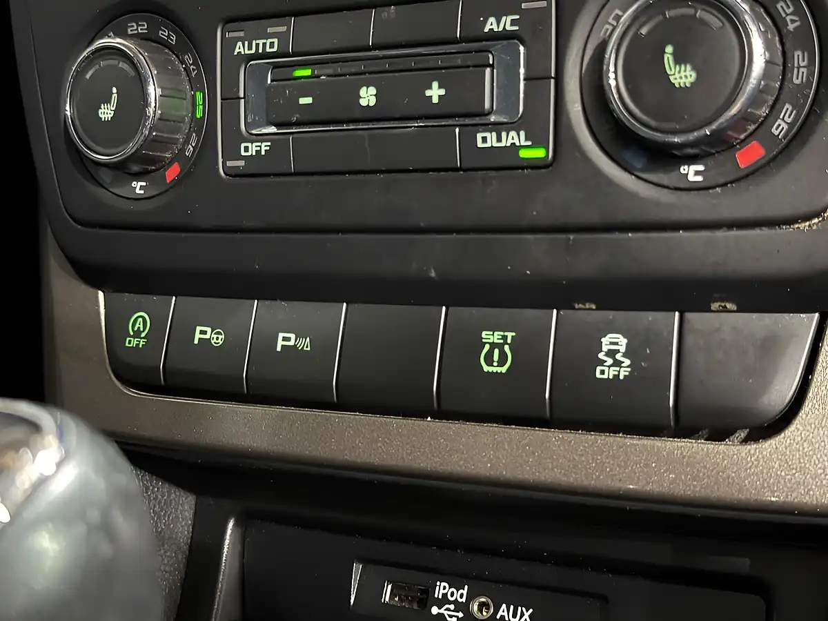 Used 2016 Skoda Yeti Se L Outdoor White - Interior and Exterior details 14