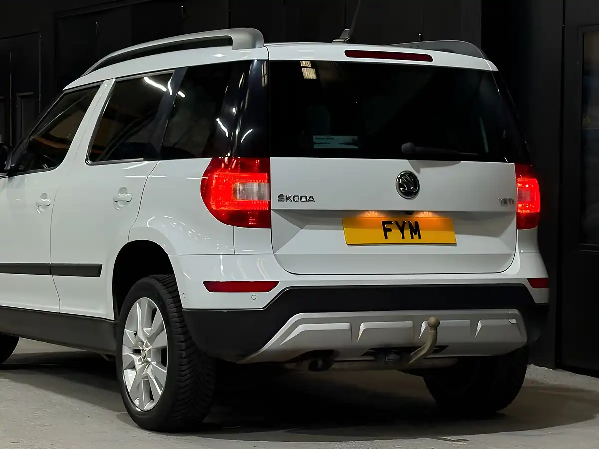 Used 2016 Skoda Yeti Se L Outdoor White - Interior and Exterior details 19