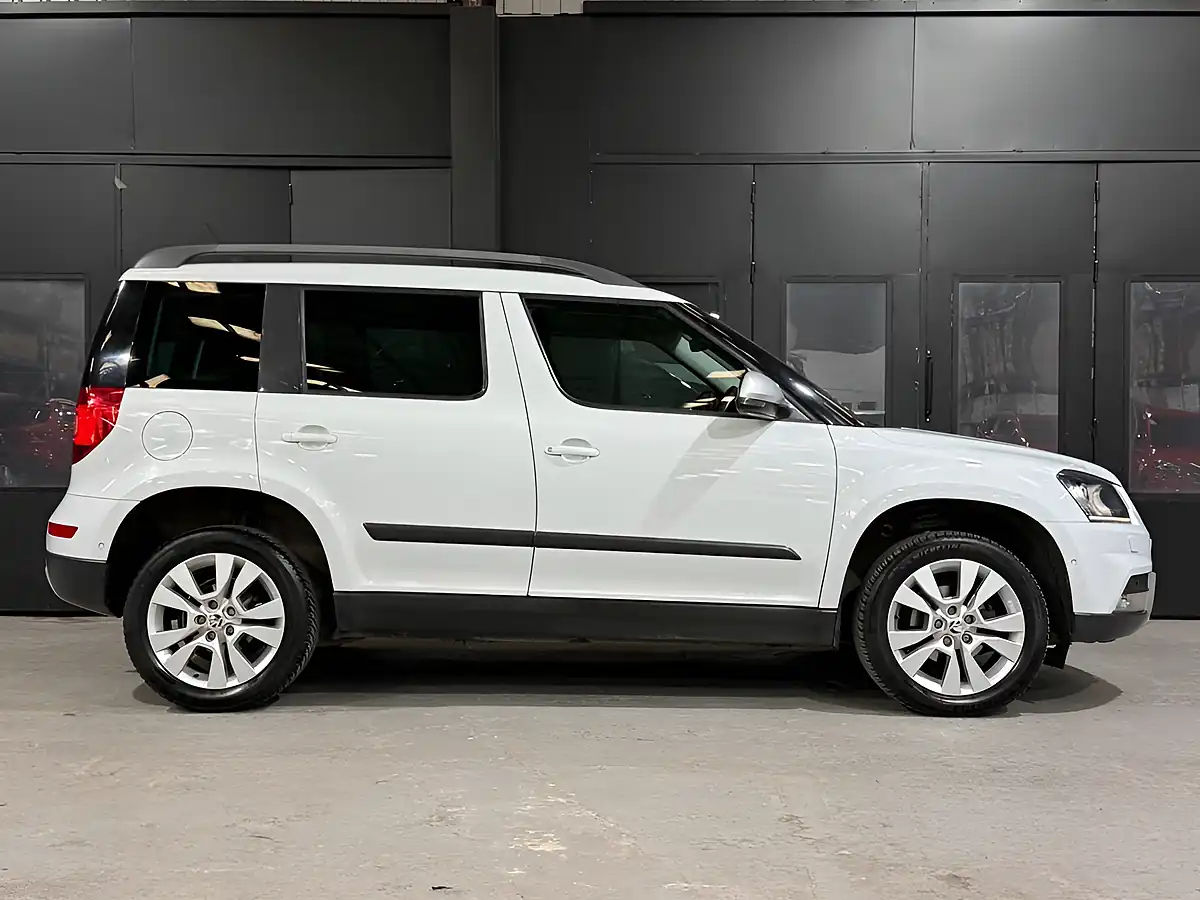 Used 2016 Skoda Yeti Se L Outdoor White - Interior and Exterior details 4