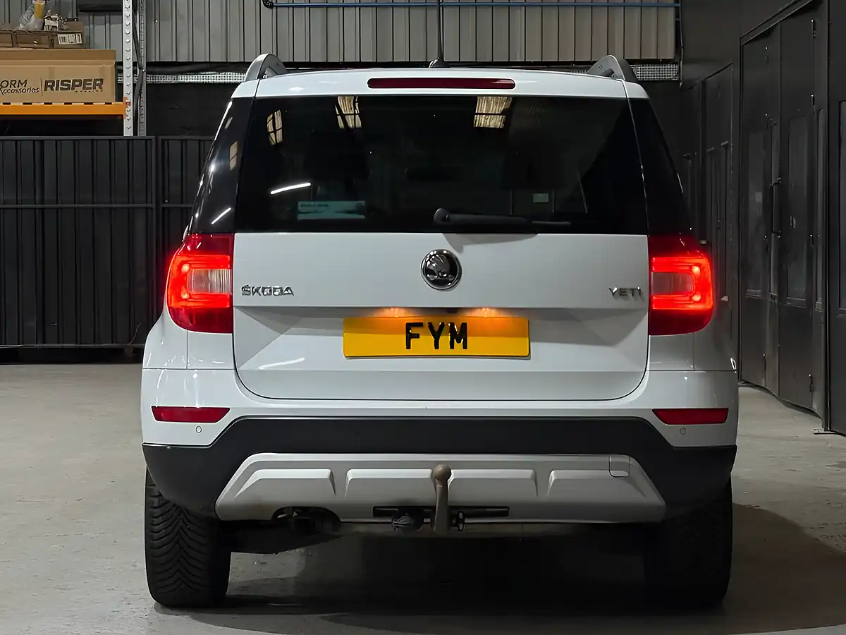 Used 2016 Skoda Yeti Se L Outdoor White - Interior and Exterior details 8