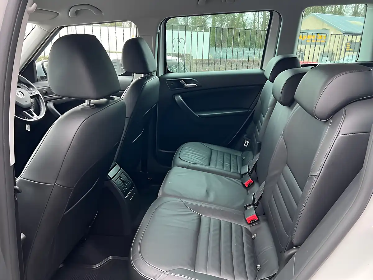 Used 2016 Skoda Yeti Se L White - Interior and Exterior details 11