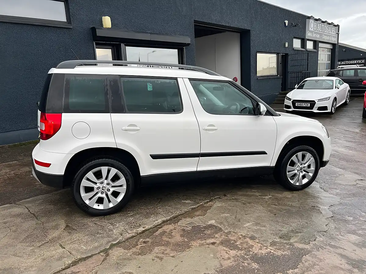 Used 2016 Skoda Yeti Se L White - Interior and Exterior details 3