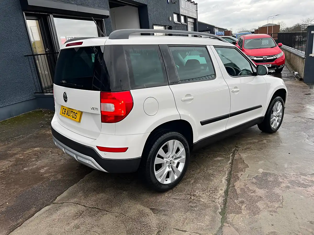 Used 2016 Skoda Yeti Se L White - Interior and Exterior details 4
