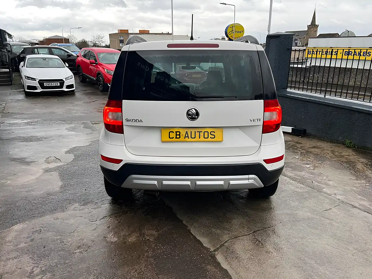 Used 2016 Skoda Yeti Se L White - Interior and Exterior details 5