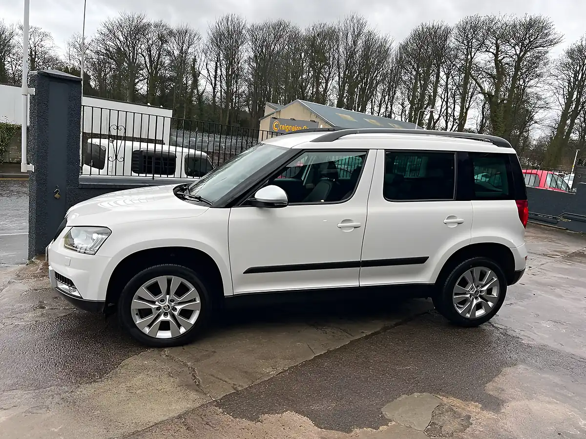 Used 2016 Skoda Yeti Se L White - Interior and Exterior details 7