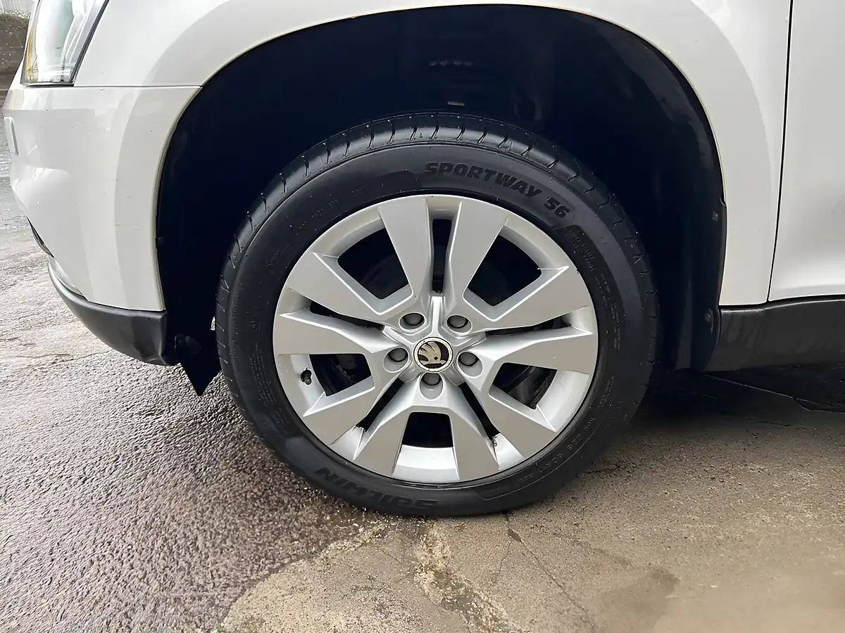 Used 2016 Skoda Yeti Se L White - Interior and Exterior details 9