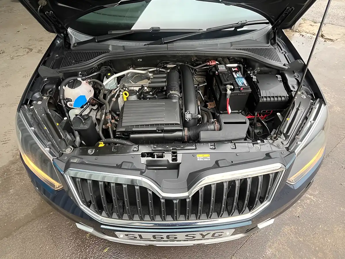Used 2016 Skoda Yeti Se Outdoor Blue - Interior and Exterior details 12