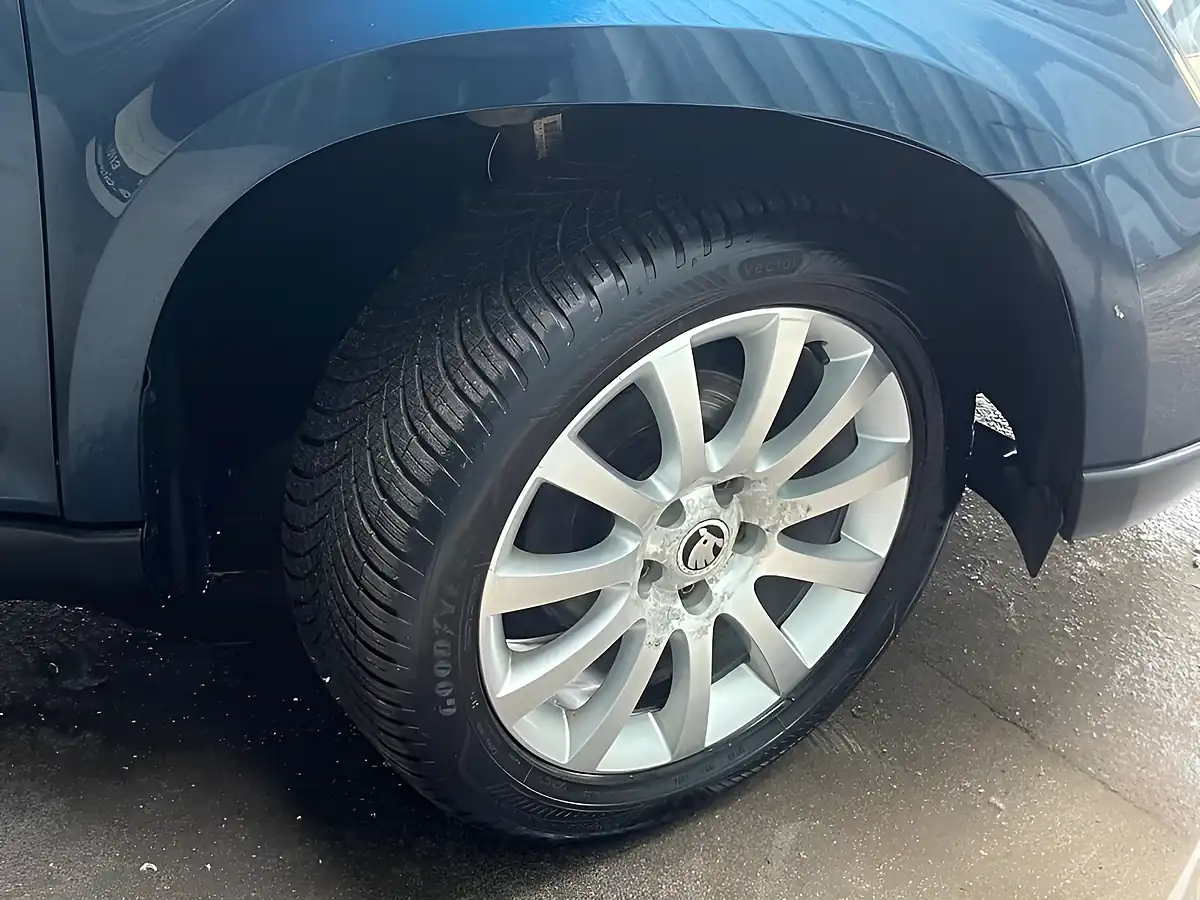 Used 2016 Skoda Yeti Se Outdoor Blue - Interior and Exterior details 18
