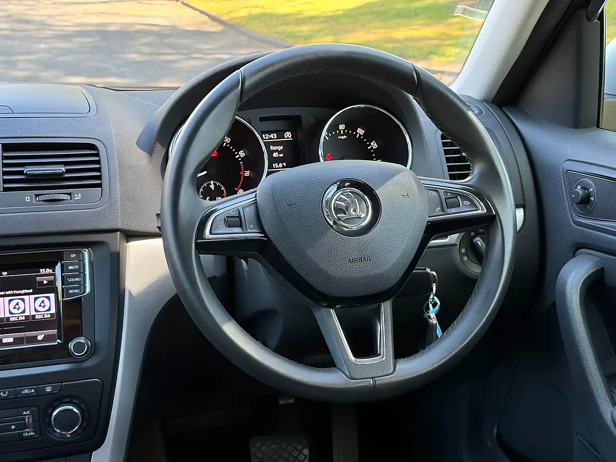 Used 2016 Skoda Yeti Se Outdoor Blue - Interior and Exterior details 14