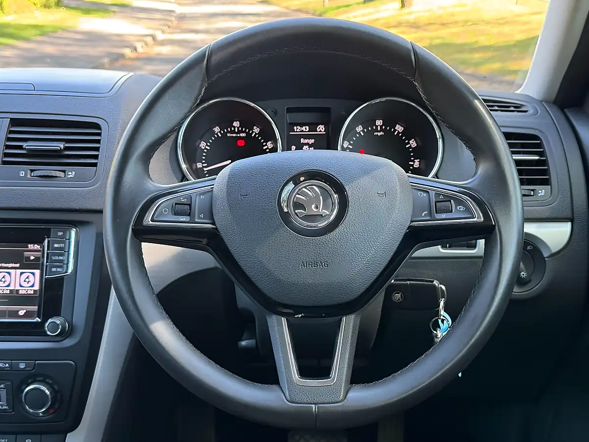 Used 2016 Skoda Yeti Se Outdoor Blue - Interior and Exterior details 15