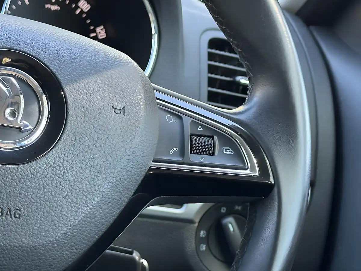 Used 2016 Skoda Yeti Se Outdoor Blue - Interior and Exterior details 16