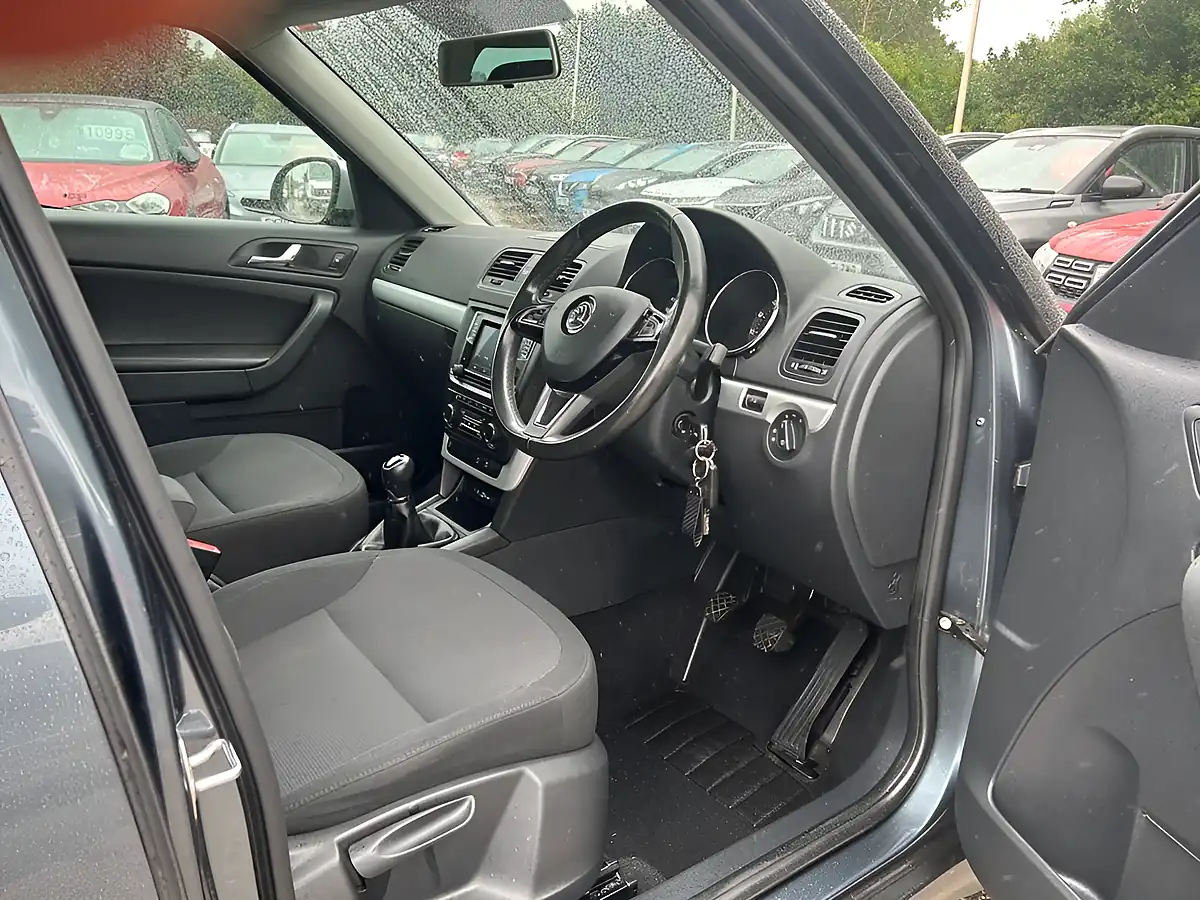 Used 2016 Skoda Yeti Se Outdoor Grey - Interior and Exterior details 11