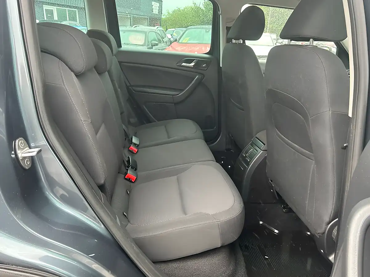 Used 2016 Skoda Yeti Se Outdoor Grey - Interior and Exterior details 12