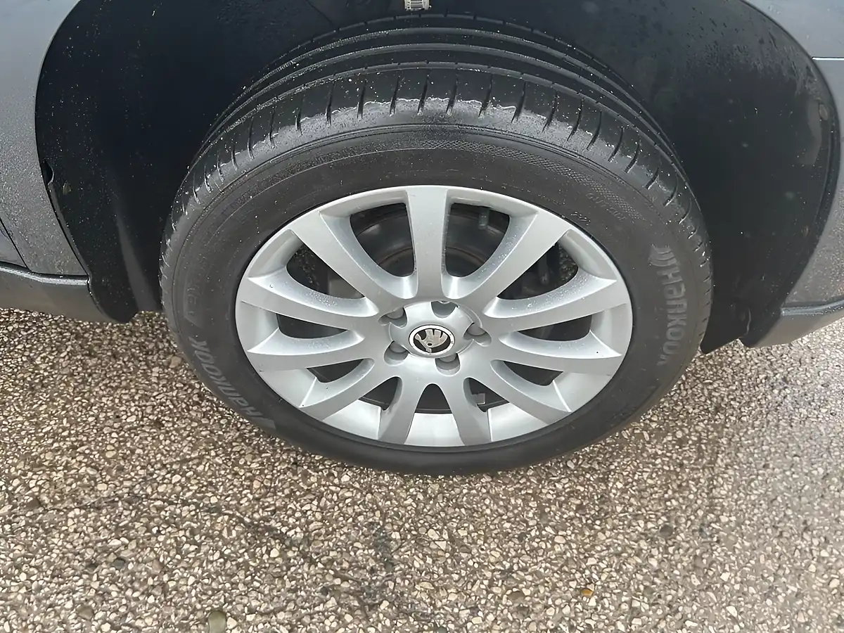 Used 2016 Skoda Yeti Se Outdoor Grey - Interior and Exterior details 19