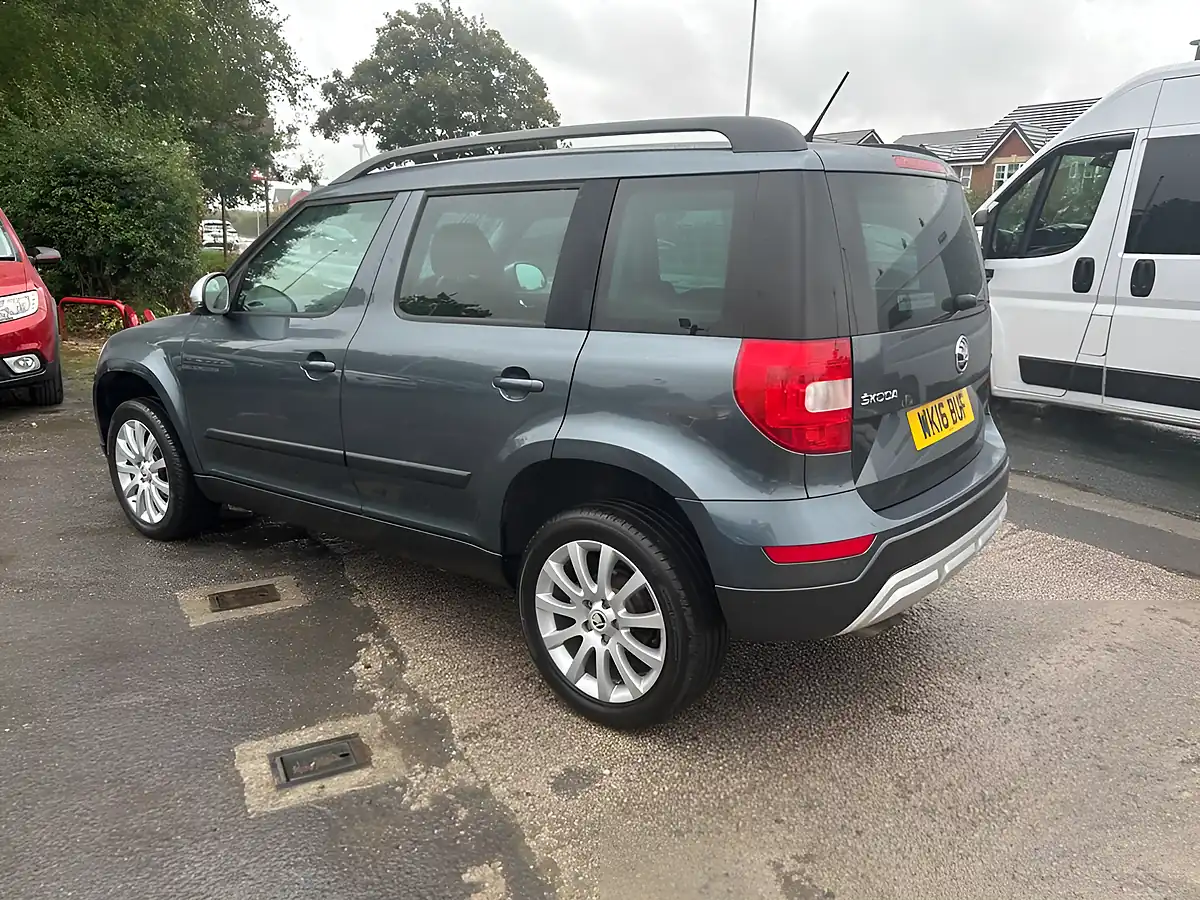 Used 2016 Skoda Yeti Se Outdoor Grey - Interior and Exterior details 2