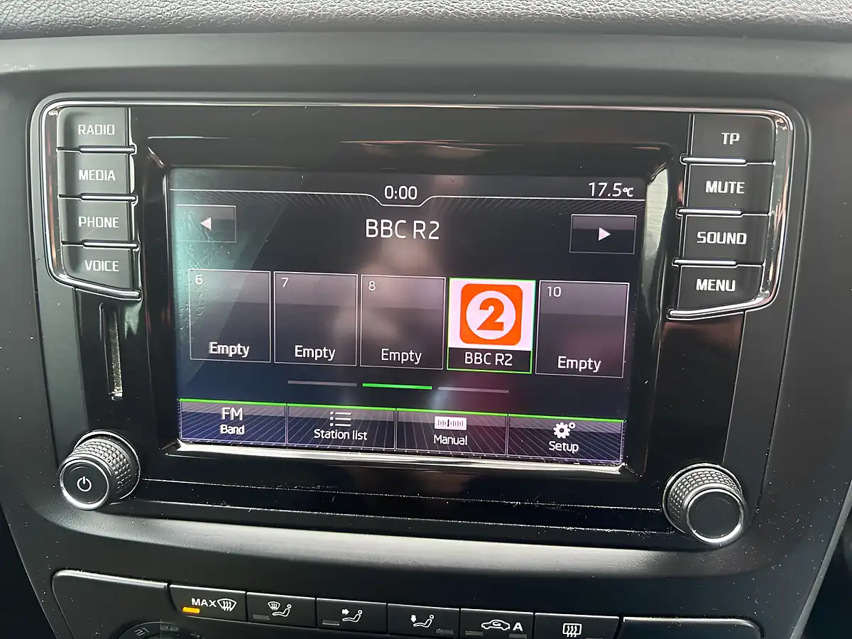 Used 2016 Skoda Yeti Se Outdoor Grey - Interior and Exterior details 4