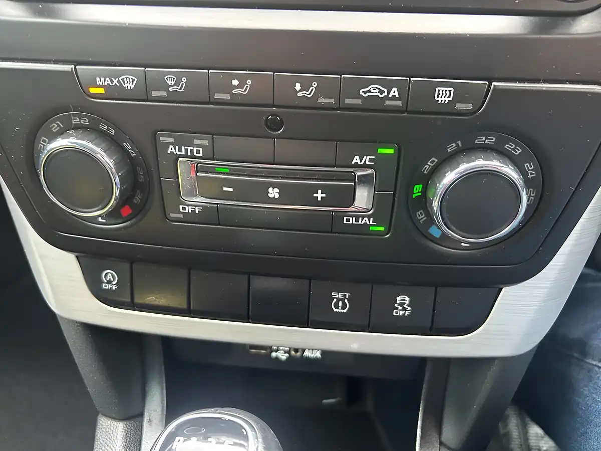 Used 2016 Skoda Yeti Se Outdoor Grey - Interior and Exterior details 6