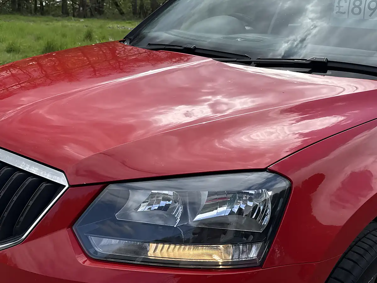 Used 2016 Skoda Yeti Se Red - Interior and Exterior details 11