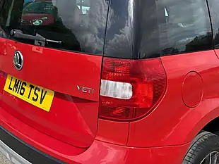 Used 2016 Skoda Yeti Se Red - Interior and Exterior details 14